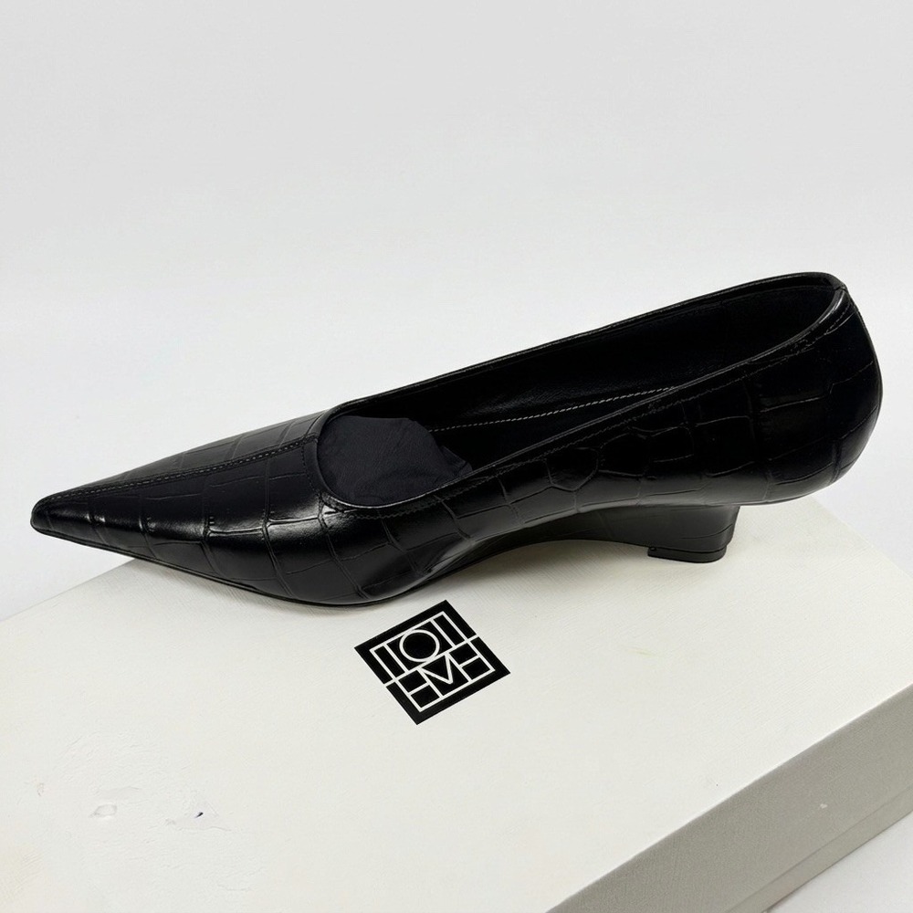 Toteme Size-EU 39 Black Croc Embossed Leather Pointed Toe Wedge Pumps - Picture 3 of 13